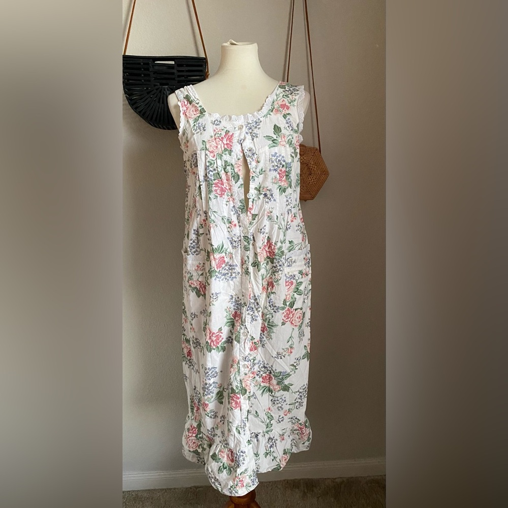 Vintage Spotlight White Floral Button Down Ruffle Bottom House Dress, Size Small
